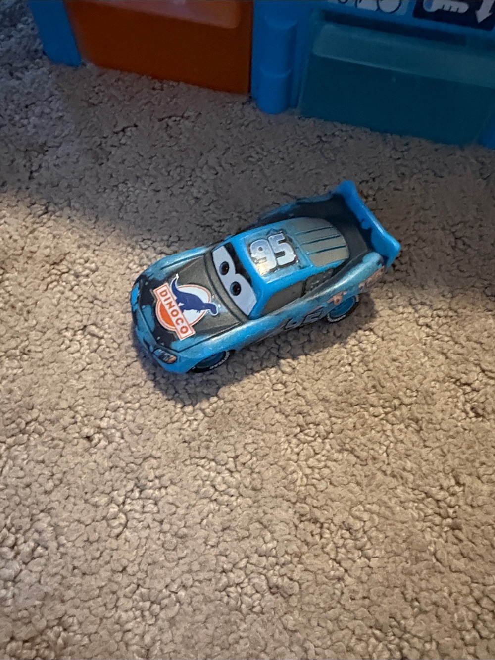 Disney/Pixar Cars Car Wash Playset with 3 Color Changing Cars - Picture 5 of 5